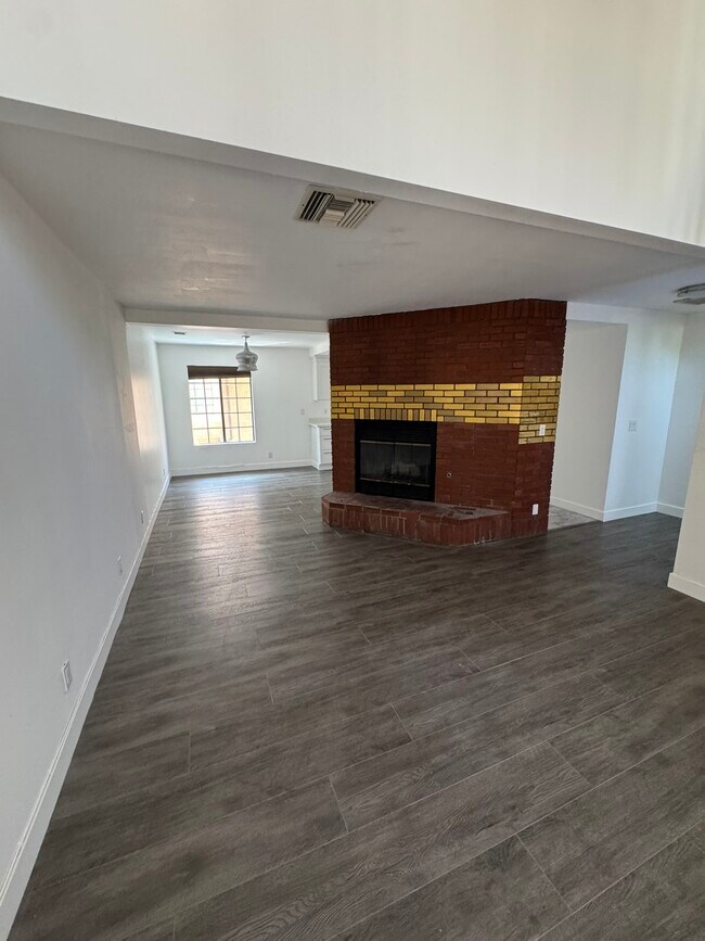 Building Photo - 2307 N Cahuenga Blvd