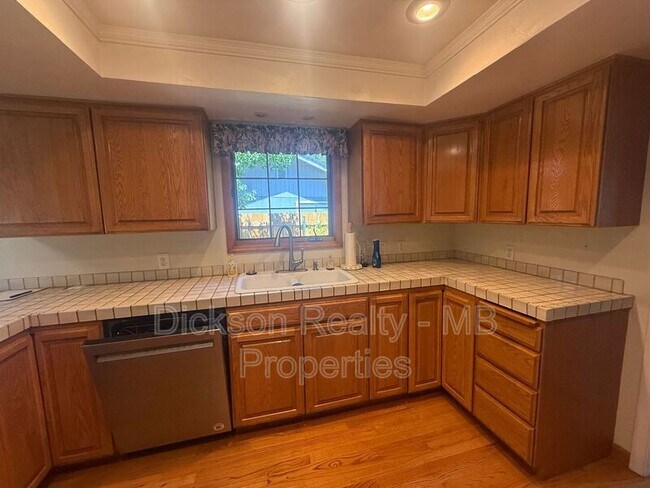 Building Photo - 2845 Glenwood Ct