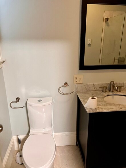 Building Photo - 72 Bakersfield St