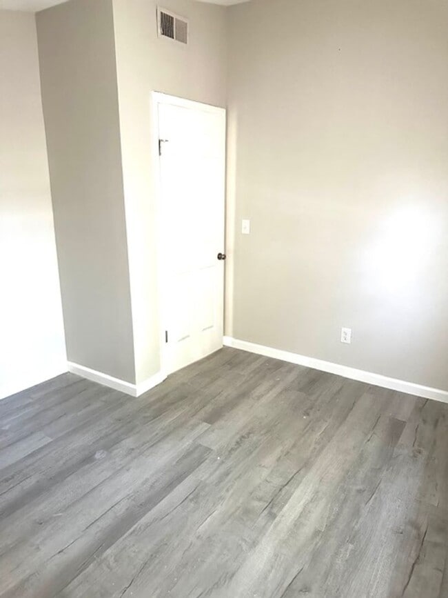 Building Photo - Charming Completely Remodeled Ranch