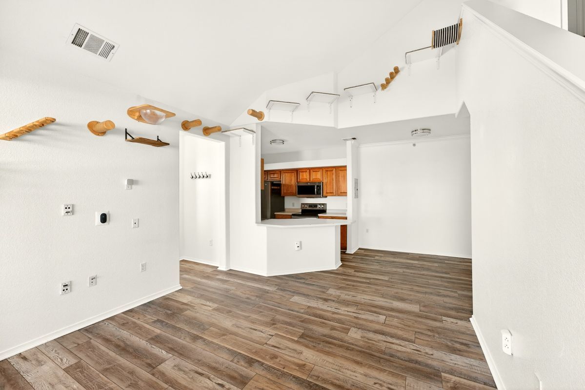 Building Photo - 18929 E Warren Cir