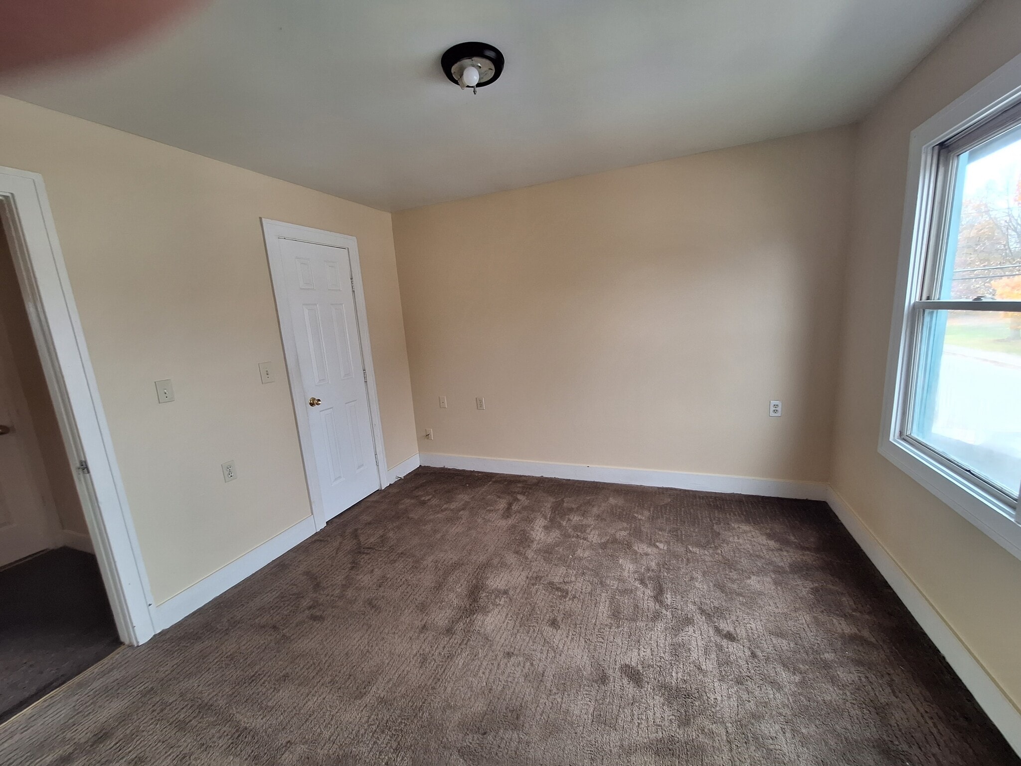 Master Bedroom with bath access - 1552 Gallagher St