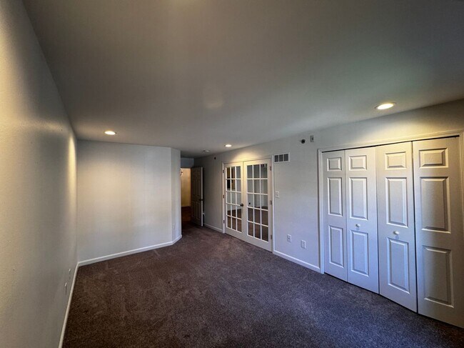 Building Photo - 14107 Pinehurst Ln