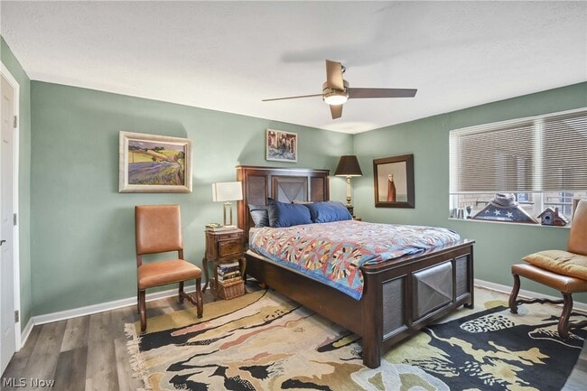 Building Photo - 10301 Lake Ave