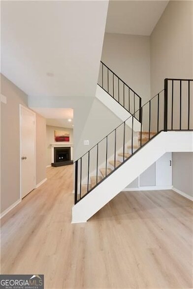 Building Photo - 2179 Surrey Ct
