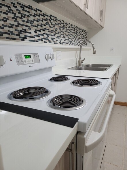 Building Photo - 46-267 Kahuhipa St