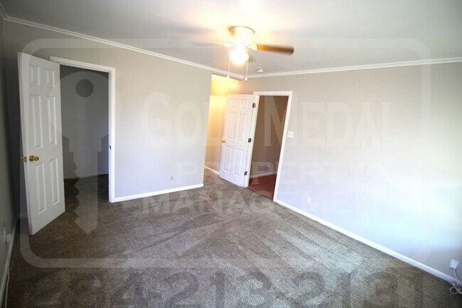 Building Photo - 625 Brook Dr