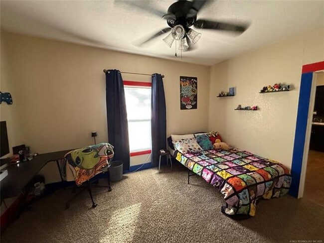 Building Photo - 2 Bedroom Home $950/month