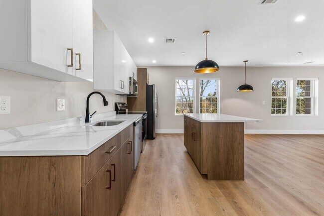 Building Photo - 22 Everett St