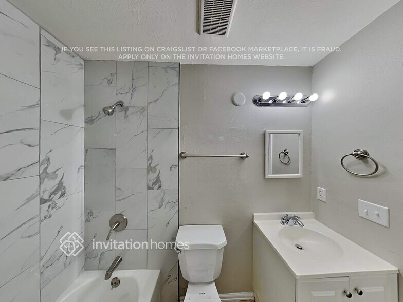 Building Photo - 4445 E 93rd Dr