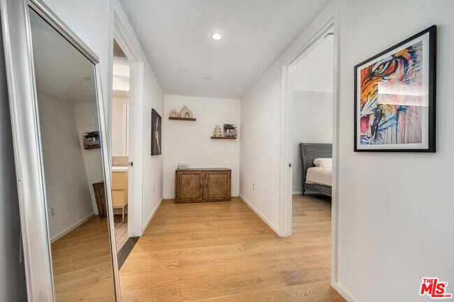 Building Photo - 877 Francisco St