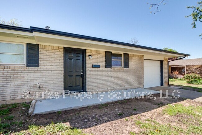 Building Photo - 636 SW 13th St