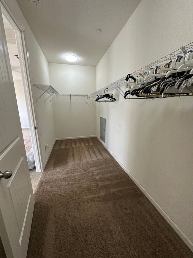 Building Photo - Garibaldi Ranch beautiful 4bedroom 3 full ...