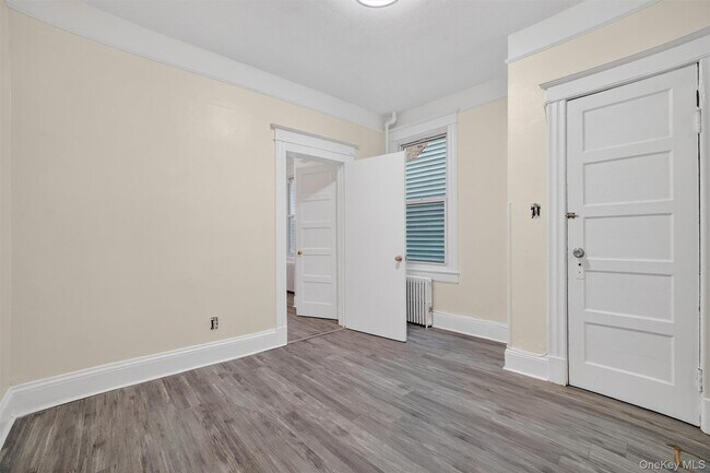 Building Photo - 52 Groshon Ave