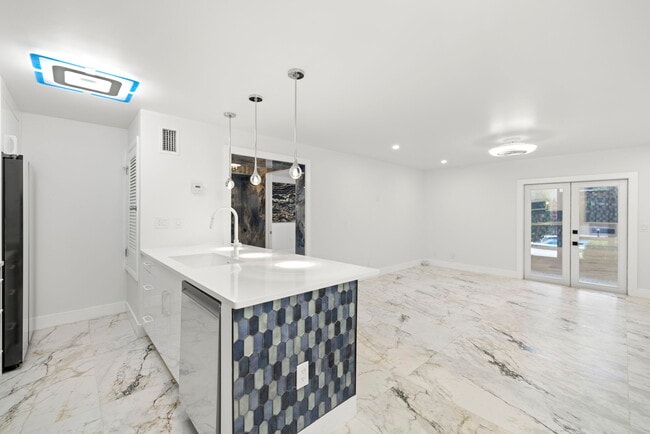 Building Photo - 5306 Santa Rosa Ct