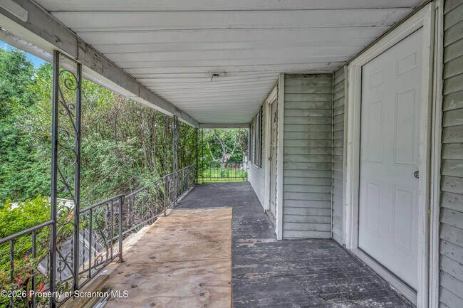 Building Photo - 629 Beech St