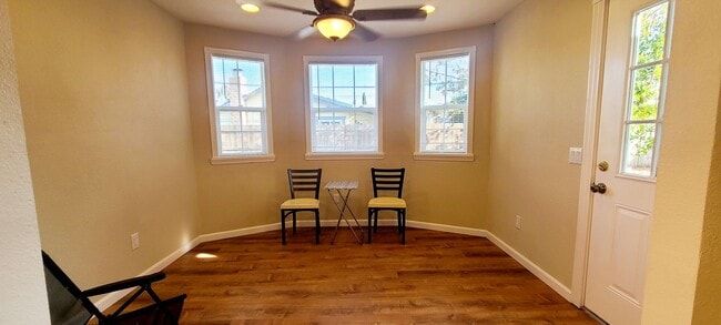 Building Photo - Adorable Single Story home with 3 bedroom and 2 bath