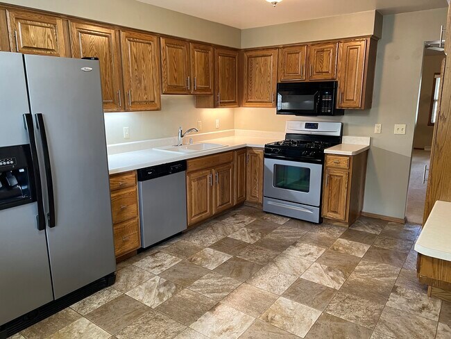 Kitchen - 1224 E Longview Dr