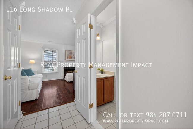 Building Photo - 116 Long Shadow Pl