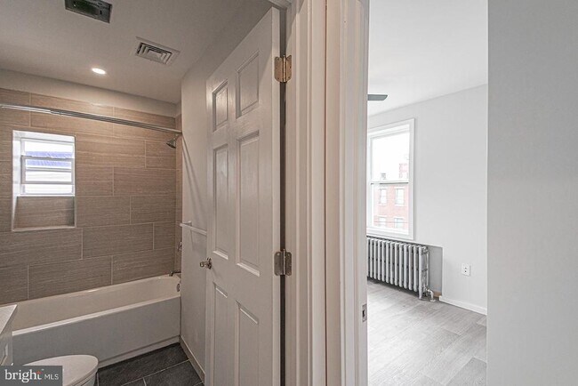 Building Photo - 825 S 12th St
