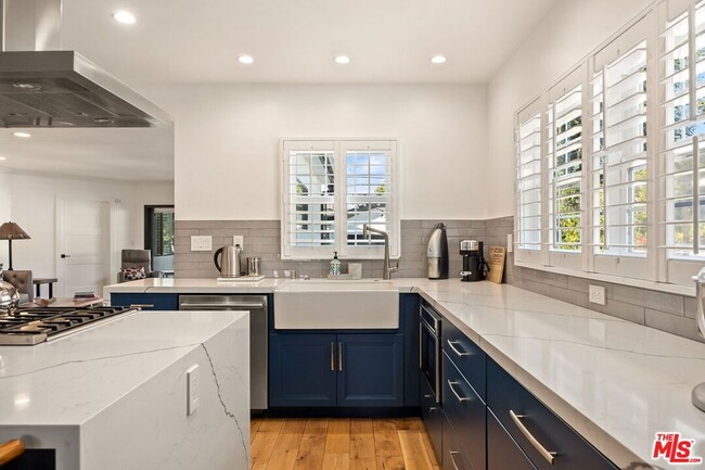 Building Photo - 6521 W 81st St