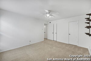 Building Photo - 8702 Village Dr