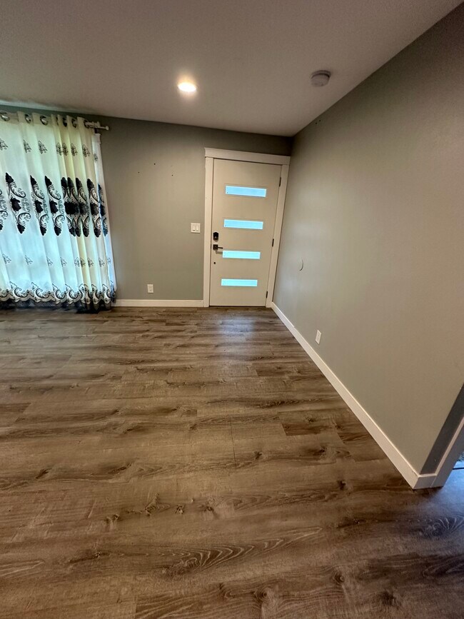 Entrance - 714 N 179th St