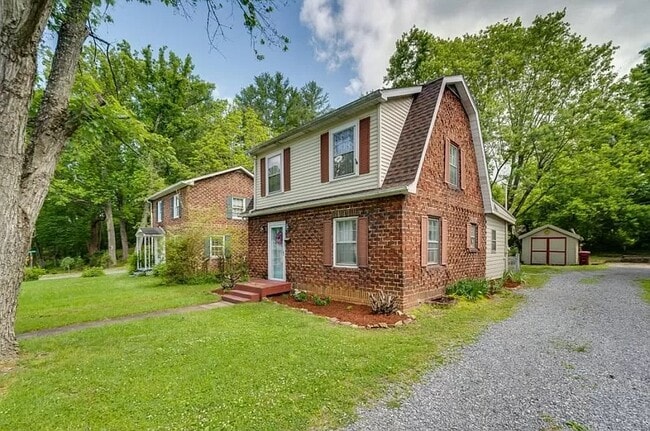 Primary Photo - 203 Boyd St