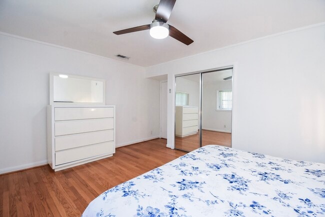 Building Photo - 5666 Overbrook Ln