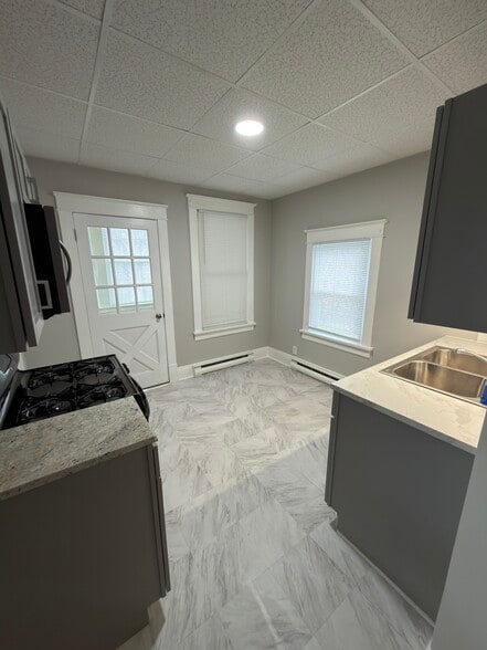 Kitchen - 119 E Raspberry St