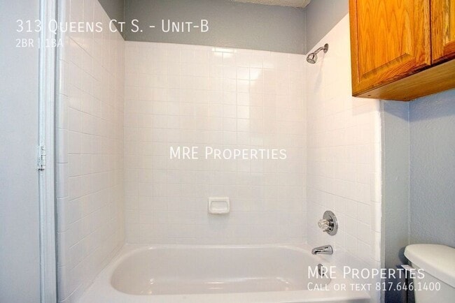 Building Photo - 313 Queens Ct S