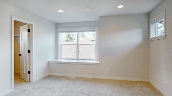 Building Photo - GORGEOUS 3 bdrm plus Flex Space Home in Mo...