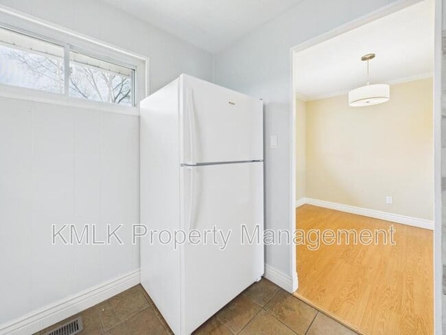 Building Photo - 3434 Lawndale Dr