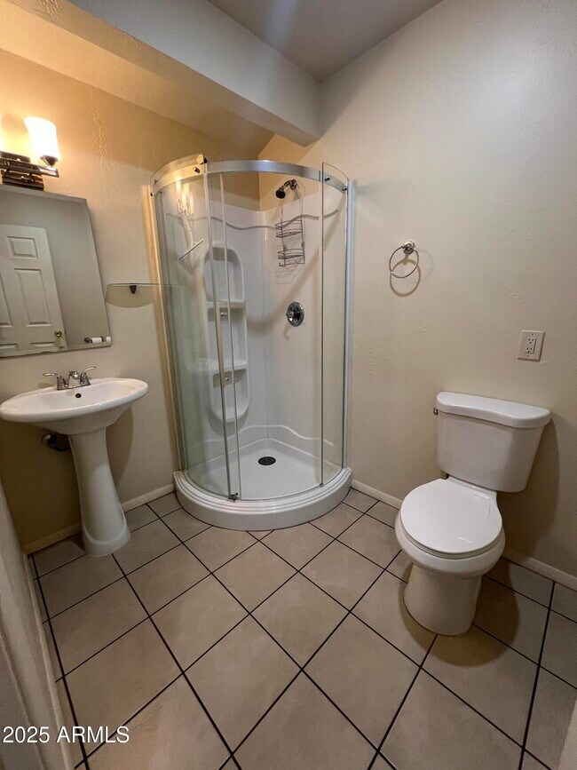 Building Photo - 3922 E Del Rio Dr