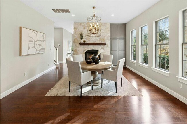 Building Photo - 1420 Mirador