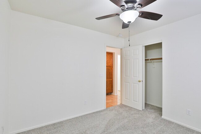 Building Photo - Clemente Ranch 4 bedroom