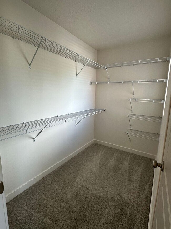 Building Photo - Gorgeous Townhome!!!