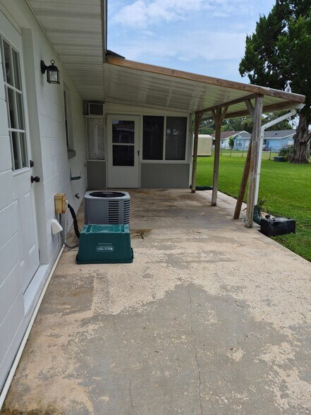 Building Photo - 2956 Carriage Dr