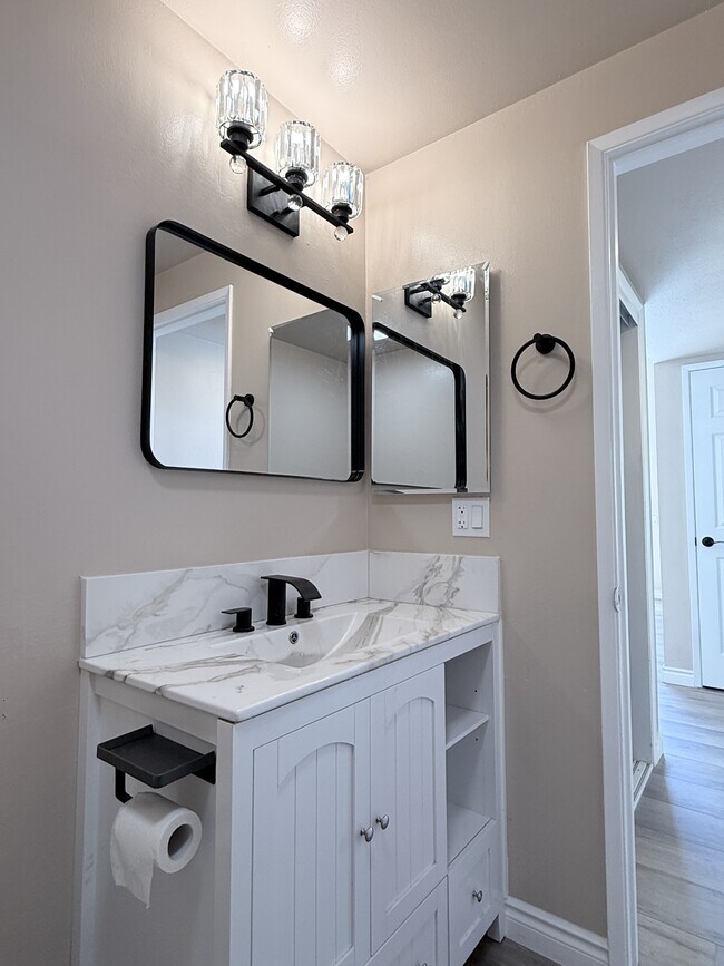 Building Photo - 435 Anacapa Cir