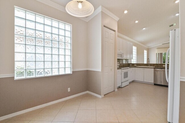 Building Photo - 7073 Via Leonardo