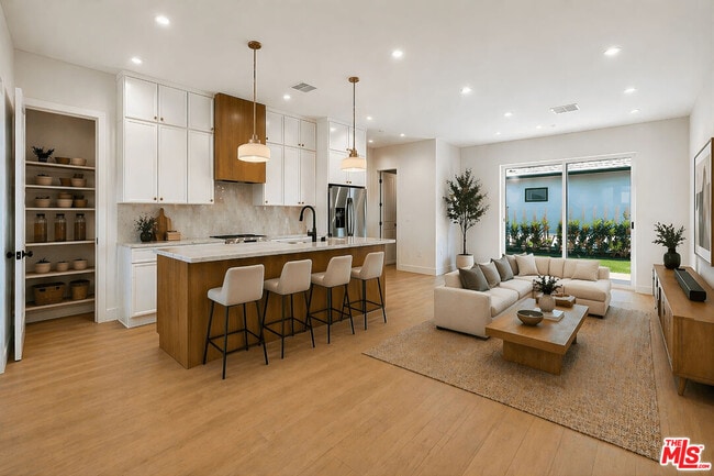 Building Photo - 4720 Marshall Dr