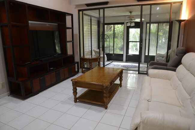 Building Photo - 7557 Lexington Club Blvd