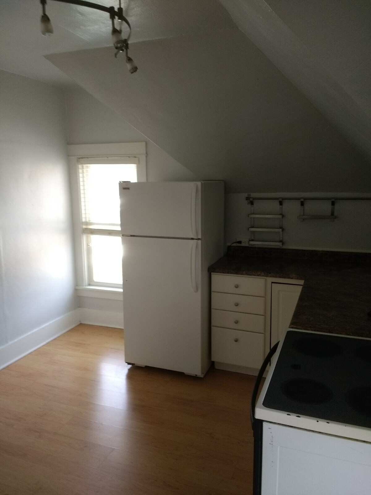 Building Photo - 320 Platt St