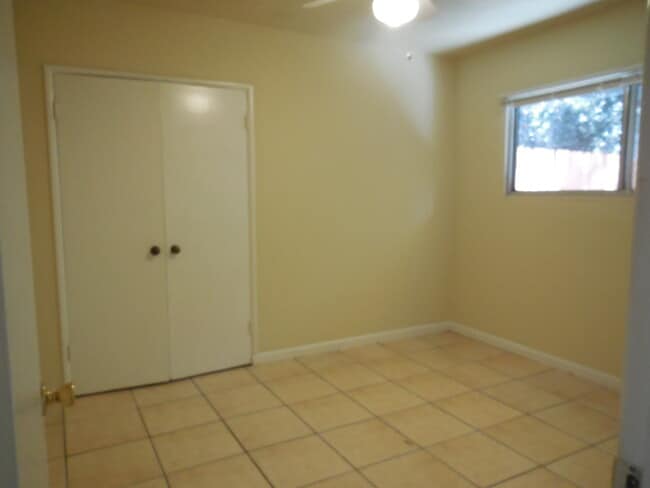 Building Photo - 437 Walnut Ave