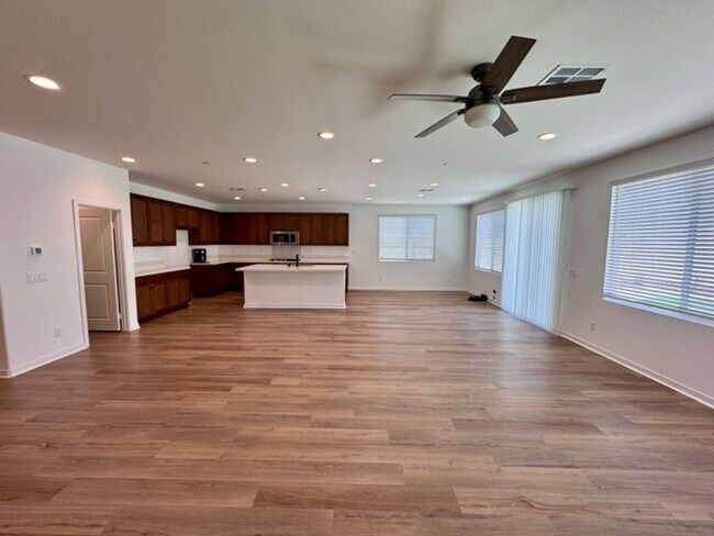 Building Photo - COMING SOON! Beautiful 4 bedroom Single St...