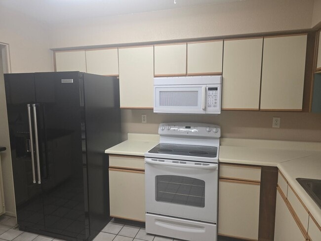 Building Photo - great single level condo 2bd 2 bath condo ...