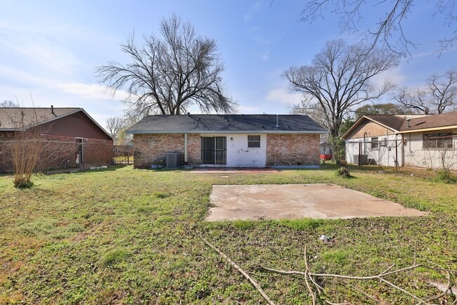 Building Photo - 9834 Denning Dr