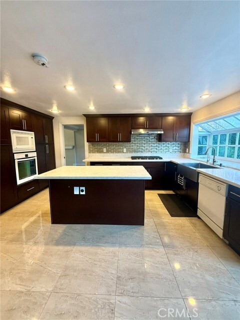 Building Photo - 213 E Borromeo Ave