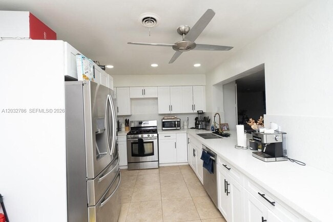 Building Photo - 5941 NW 14th Ct
