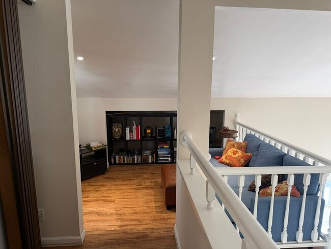 Building Photo - Beautiful 3 bed 3 bath townhome ready for move in!